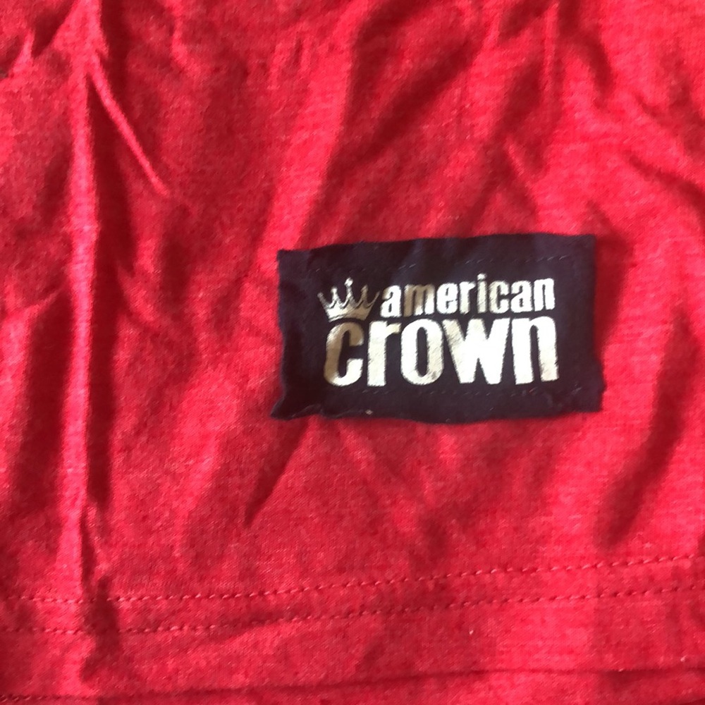 Red unique tee - Picture 3 of 3